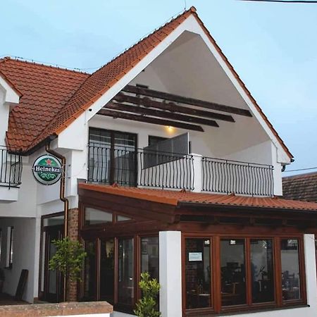 Il Galeone Hotel Stupava Exterior foto
